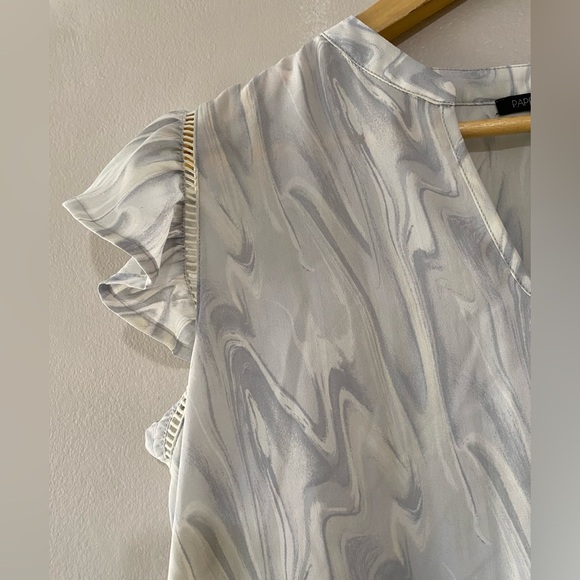 Papermoon size M Grey and White Abstract Print Flutter Sleeve Pullover Top - Picture 2 of 9